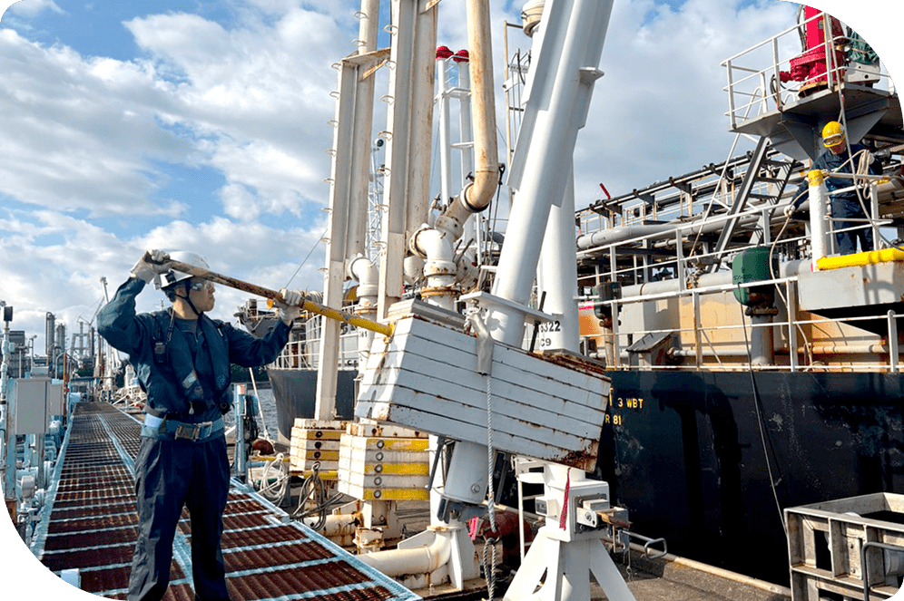 ローディングアーム結着作業